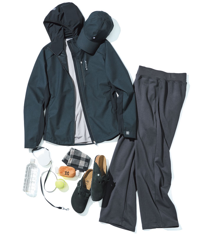 上下をダークトーンでまとめアーバンなお散歩コーデを