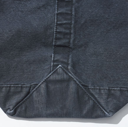 三角に折り縫い留める堅牢な作り