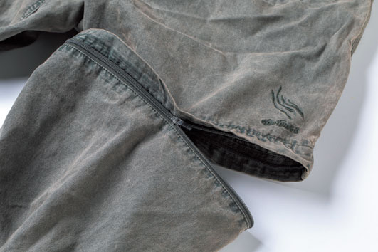 ファスナーを外せばショーツに変身