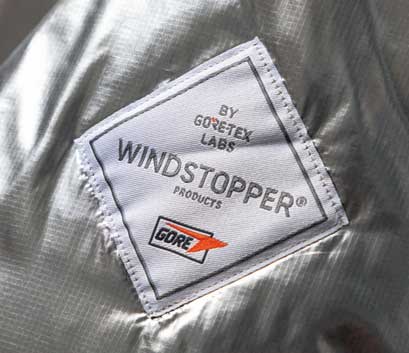 「ウインドストッパー」採用だから防風性バツグン