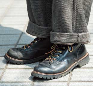 デニムからスラックスまで合うシュッとした顔立ち