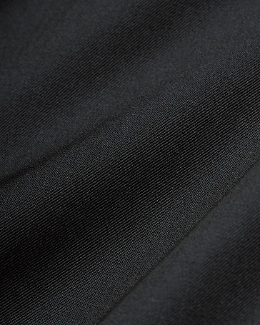 美しくてケアも楽なウール混ポリの生地