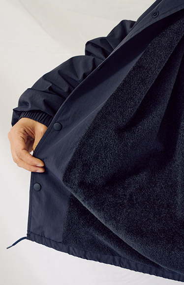 肌触りのいいフリース裏地でさらりと保温性up