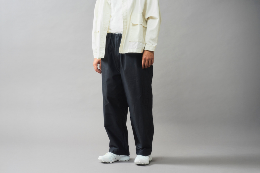 鋭く光る！モールスキンを採用】上品なのにラフに穿けるワイドイージー