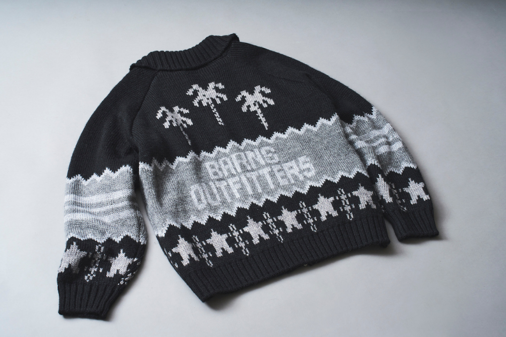 スウェット一枚でも地味に見えない秘密はクレイジーにあり！