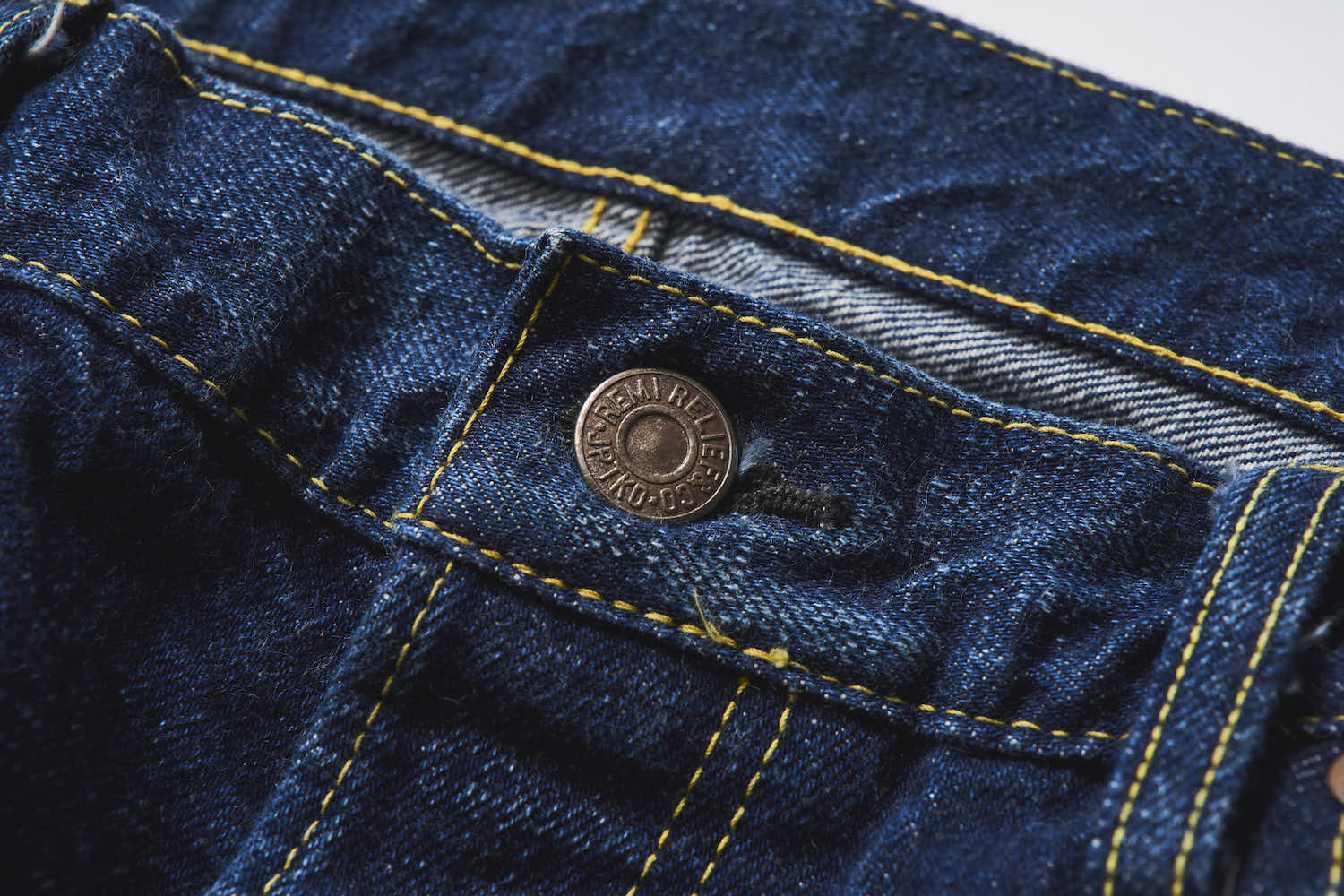 【Apple Watchがヴィンテージ風に！】唐草模様で装飾されたApple Watchのステンレスバンド【レミ レリーフ】