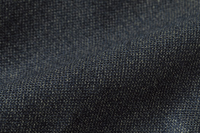 名門「ドーメル」謹製の上質ウール地を贅沢使い