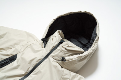 フーディとしても羽織れる2WAY仕様