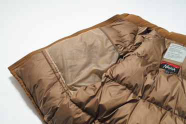 収納力バツグンの大型内ポケも完備