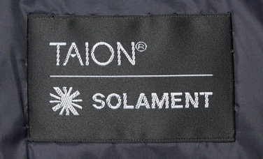 お日様の光を浴びると素材自体が発熱