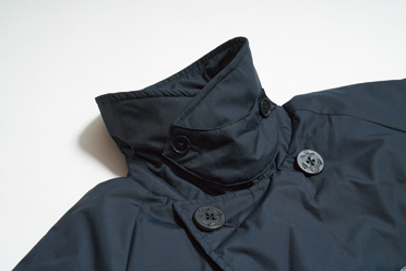 スタンドカラーならより保温性もアップ