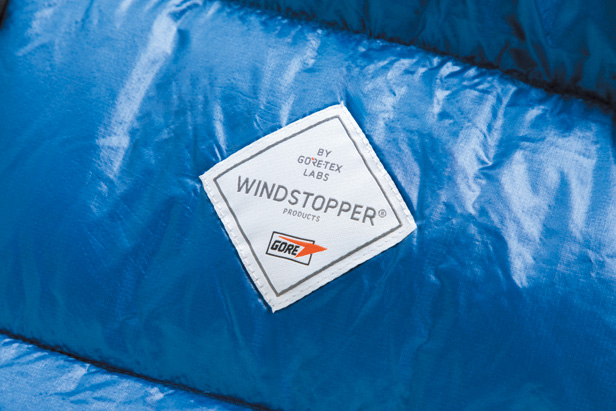 防風透湿性のあるウィンドストッパーを採用