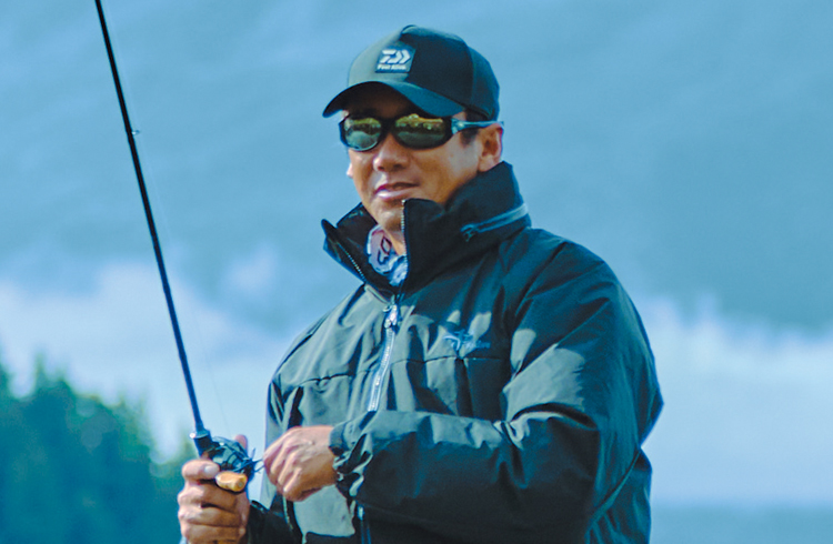 【フォックスファイヤー】バスプロ・青木大介さんが選ぶ“最強釣りダウン”と愛用ギア