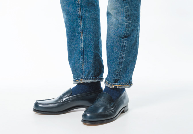 デニム合わせでもどこか知的に見えるでしょ?