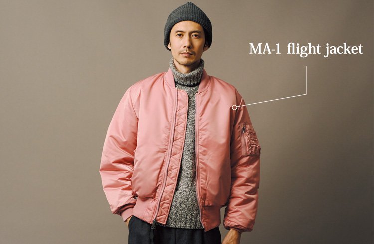 【アルファインダストリーズ】ペールトーンMA-1をモノトーンで大人に見せるコーデとは？