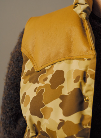 お馴染みの茶レザーとも存外馴染みがよい