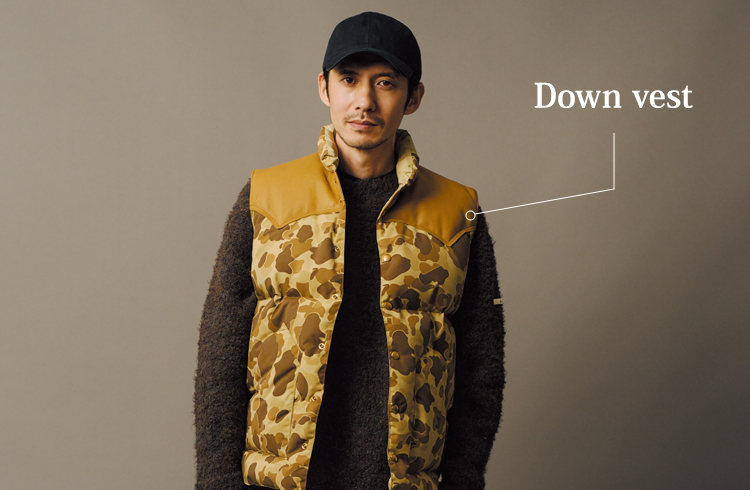 ロッキーマウンテン フェザーベッド】カモ柄ダウンベストを街