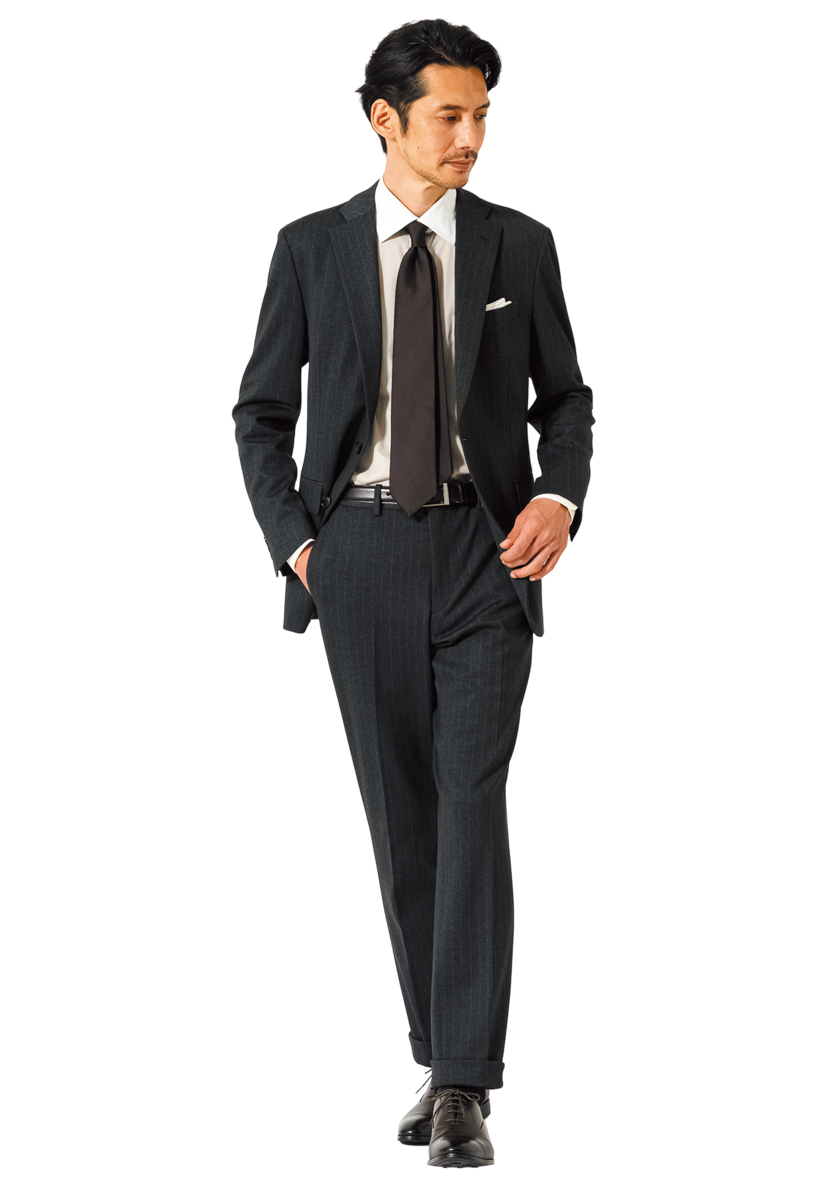 ユニバーサル ランゲージネイビーレーベルの伸びるスーツ