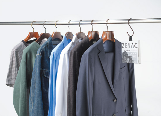 クローゼットに箱ごと吊るすだけ