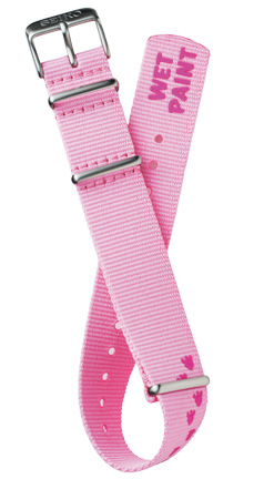 アニメ第一話を再現したナイロンストラップ付