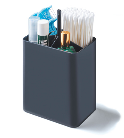 ケア用品をスッキリ収納できる仕切り付き