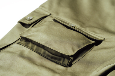 和田健二郎＠B印マーケットのマルチポケットカーゴパンツ