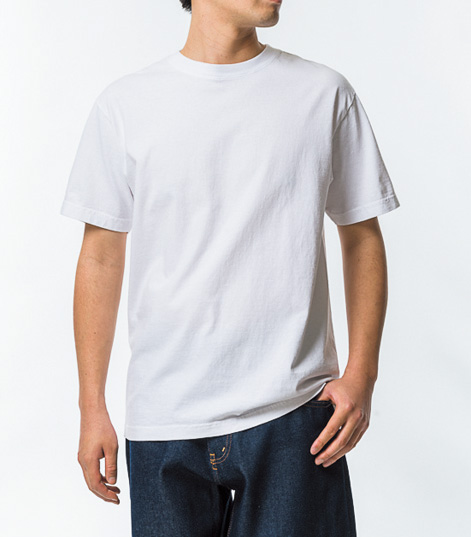 頑丈なボディ＆ボクシーなサイズ感で一枚でもサマになる