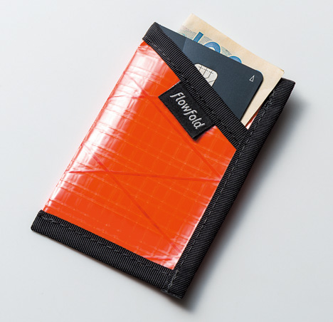 レースヨット用帆布の余りを有効活用したポップなクリアボディ