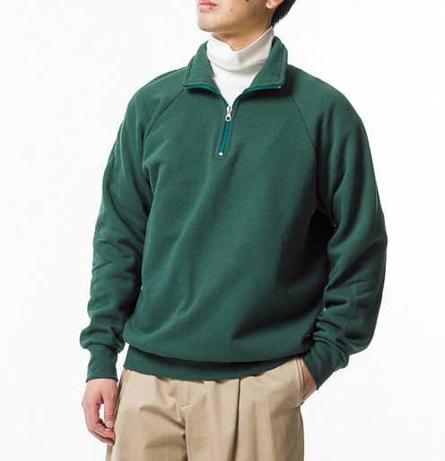 タートルネックなどとレイヤードするとさらに洒落感アップ