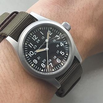 控えめなサイズ感で収まりよしです