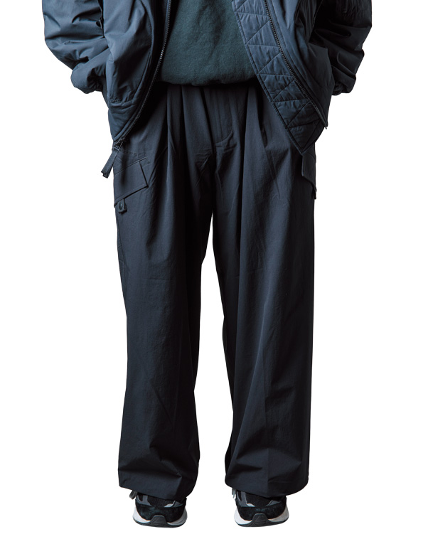 体型を選ばないワイドシルエットパンツ