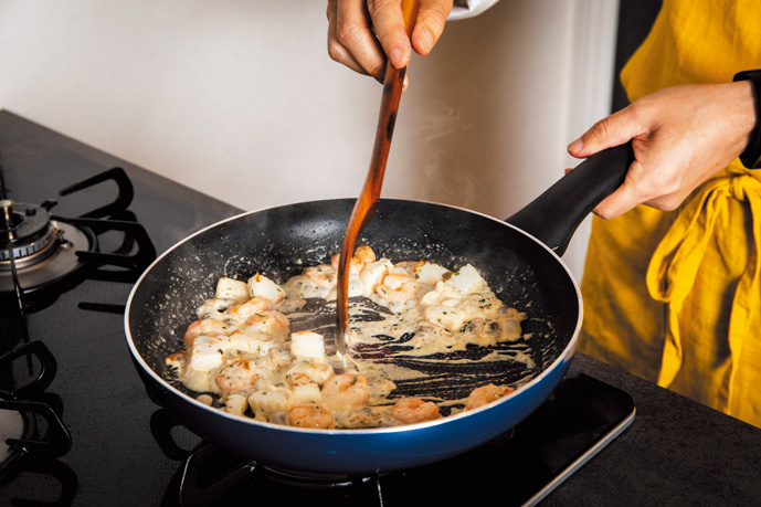 フッ素樹脂加工のおかげでソースも焦げ付きにくい