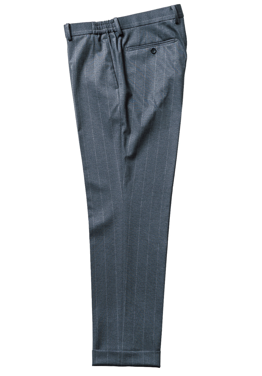 パンツもさすがの美シルエット