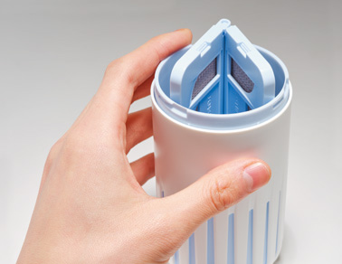 片手に収まるコンパクトサイズ