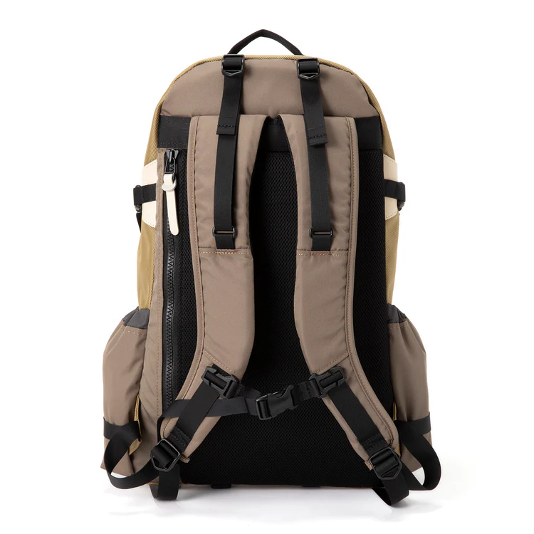 コーデュラ素材の生地感と耐久性