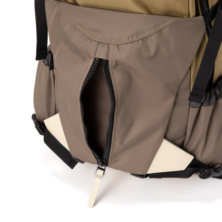 大きな荷物を外付けできる仕様