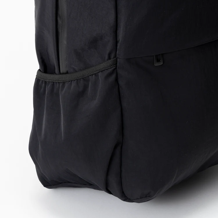 日常から出張まで使いやすい収納とデザインのまとまり