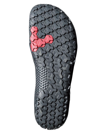 指先が自在に動かせるワイドなトウシェイプ