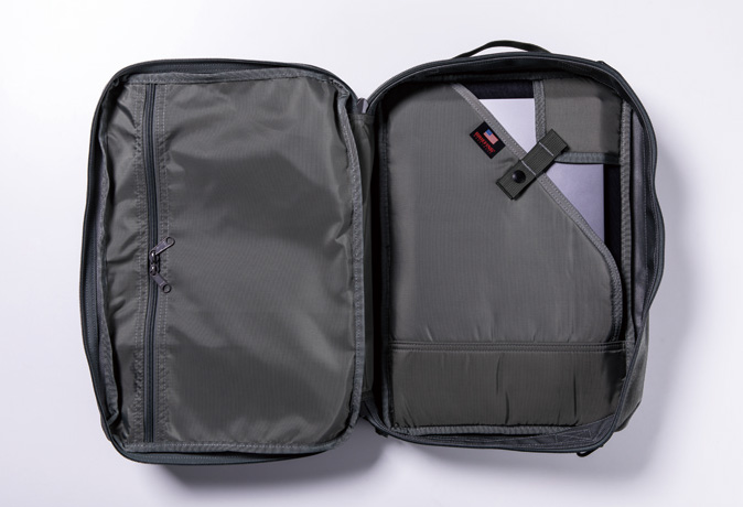 180°フルオープンで荷物の出し入れスムーズ