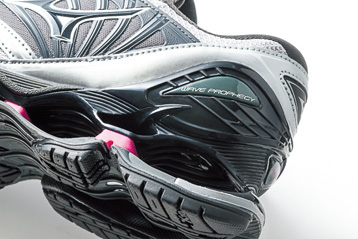 踏み切り板を想わせるソール形状