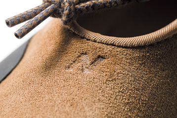 “N”のロゴは驚くほど控えめに