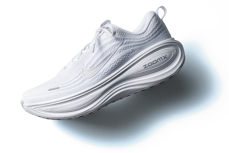 ナイキ ズームボメロ プラス