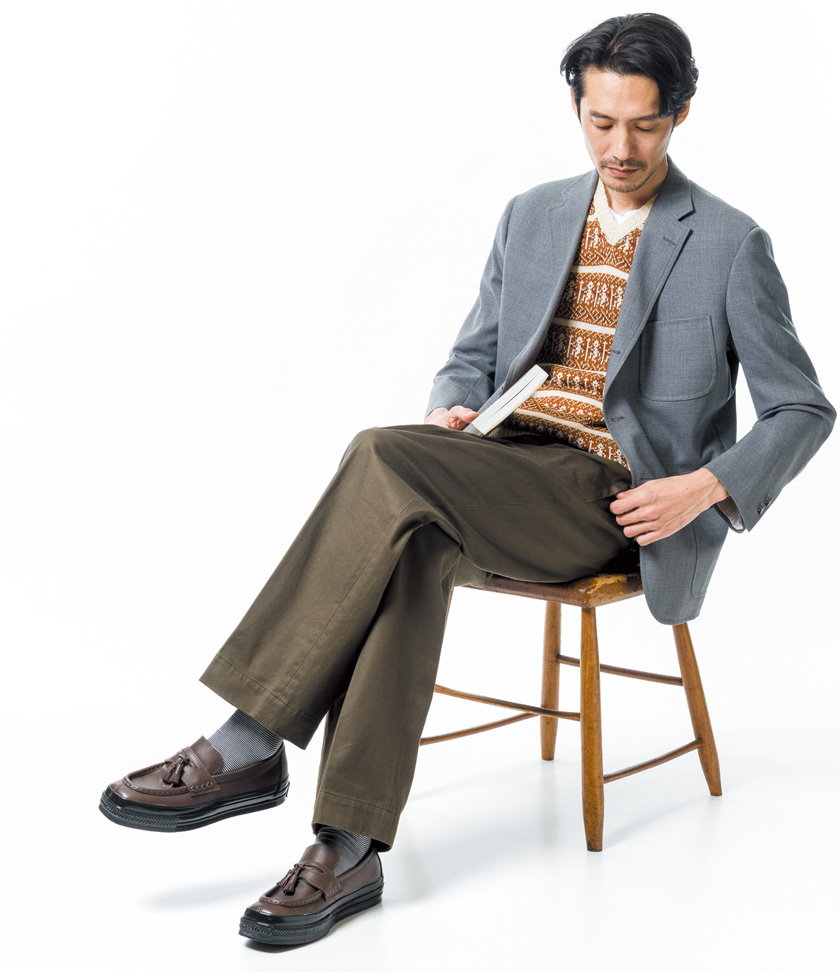 ブレザーとの合わせも軽快