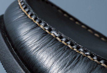 プレミアム感ある上質レザーを採用