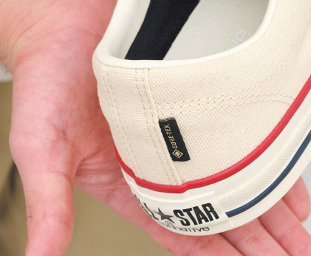 履き口はライニング仕様でゴアテックスまで搭載