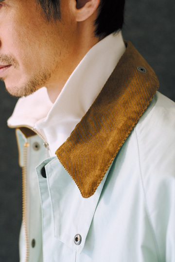 衿のコーデュロイも春らしい明るい茶色