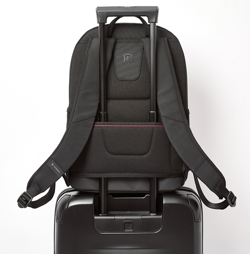 スーツケースにもスマートに装着できる