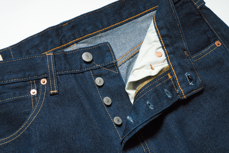 ディテールも501！ フロントは伝統のボタンフライに