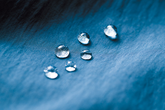 撥水性◎のナイロン地