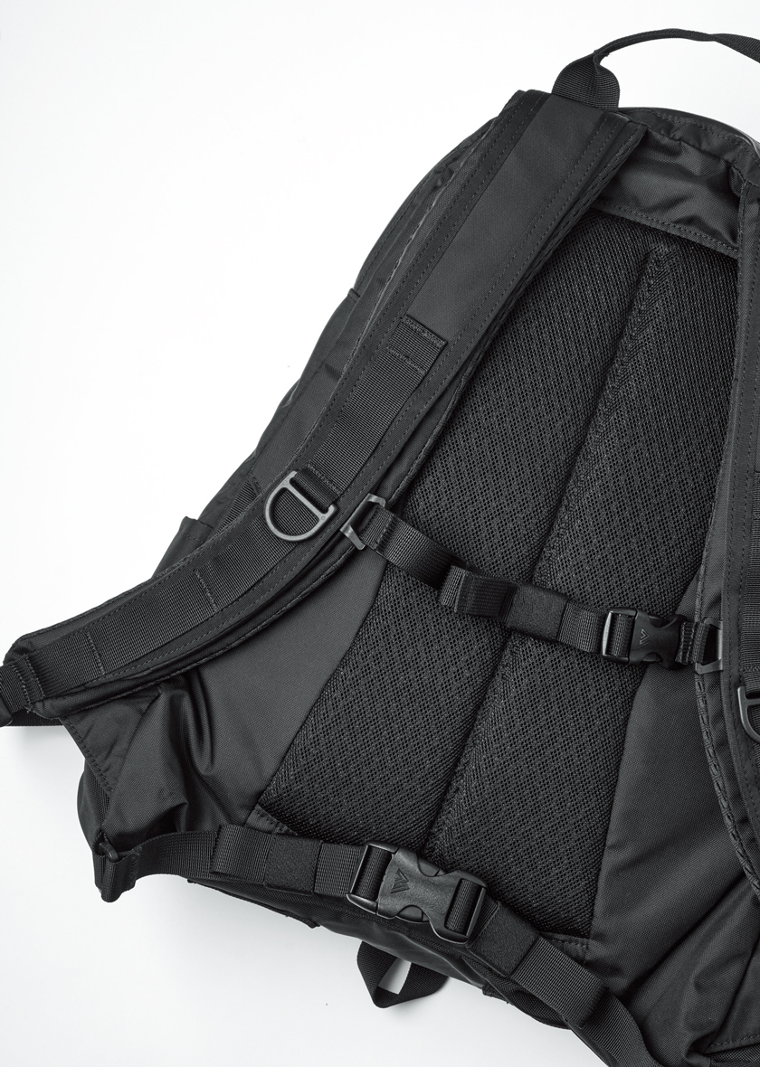 山由来の高機能バックパネル搭載